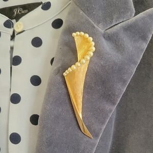 Trifari Gold Toned Pearl Brooch